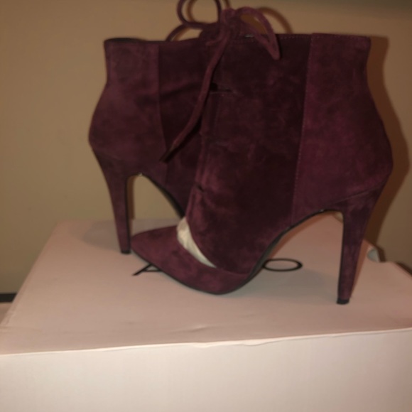 Aldo; suede lace-up bootie; very nice, classy and comfortable; very soft - Picture 5 of 15